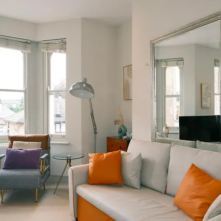 Spacious Duplex Flat West London For Families & Groups Exterior photo