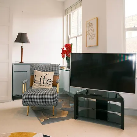 Spacious Duplex Flat West London For Families & Groups Exterior photo
