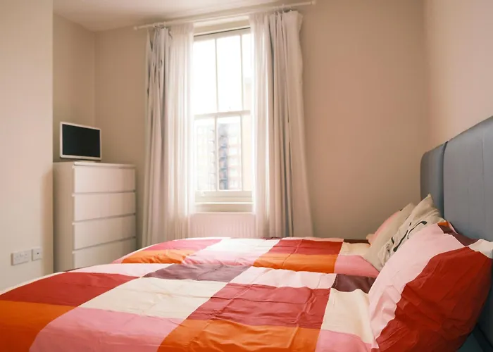 Spacious Duplex Flat West London For Families & Groups